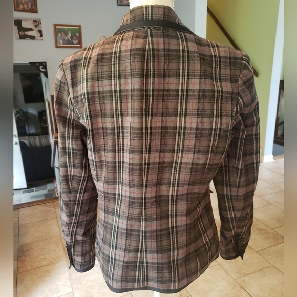 Blazer - Picture 2 of 3